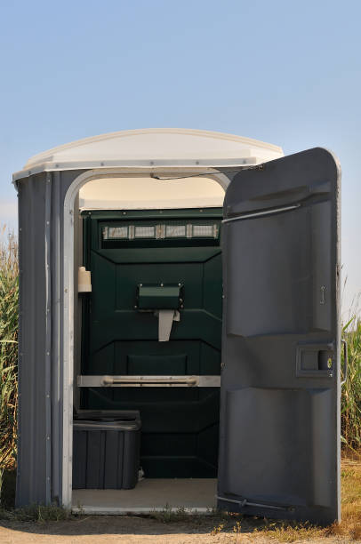 Best Portable bathroom rental  in Cambridge, MN